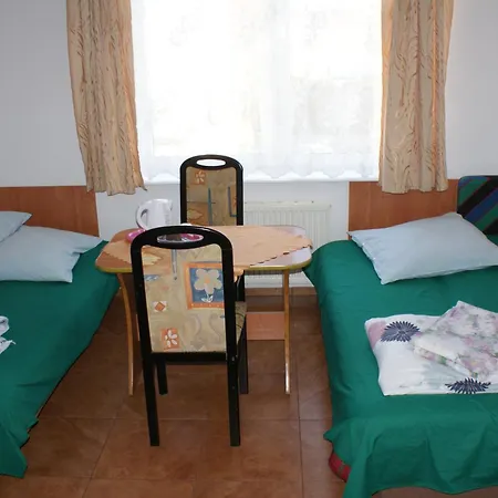 Caloroczny Dom Wczasowo-hotelowy *